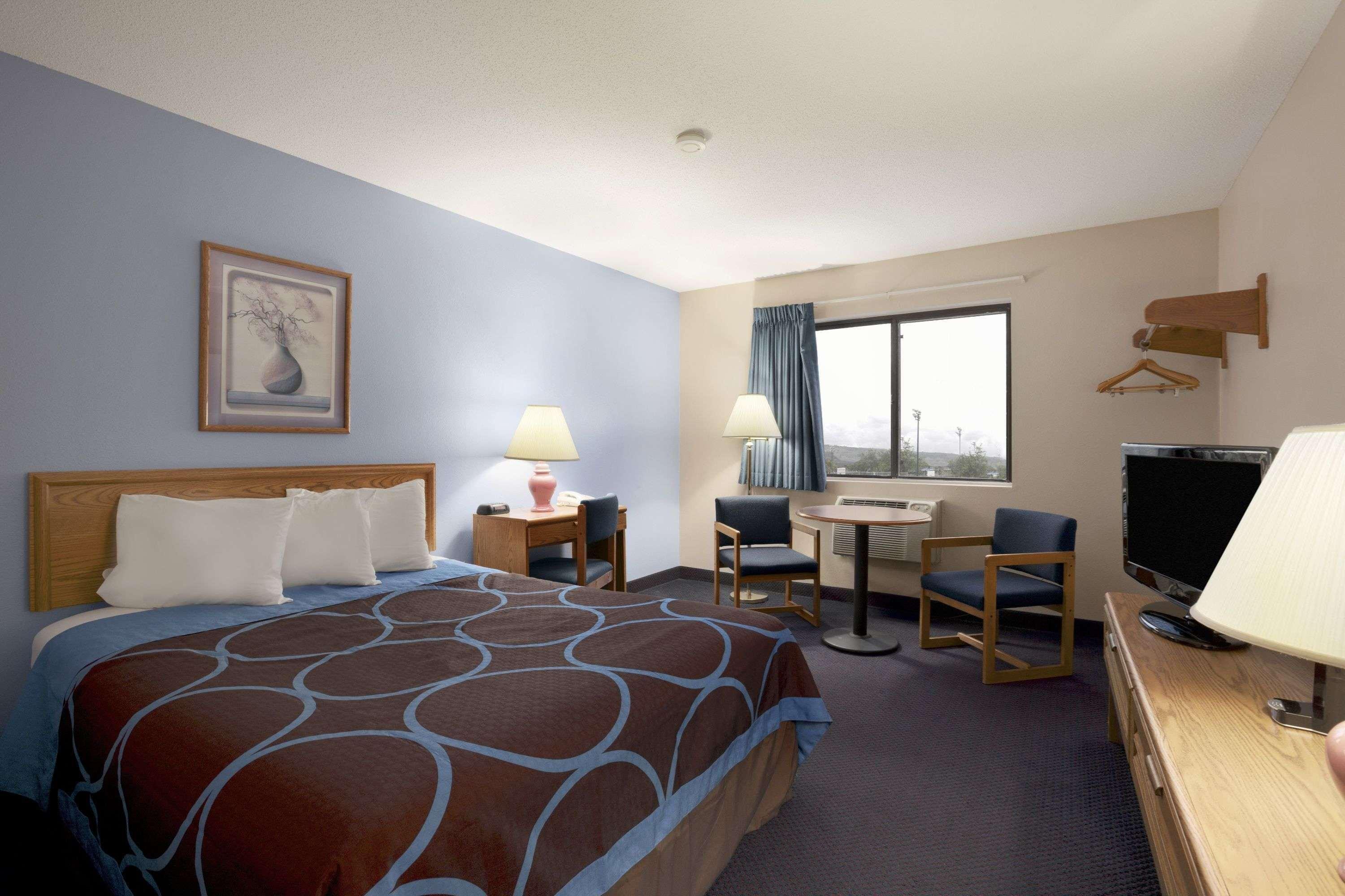 ซูเปอร์ 8 บาย วินด์แฮม ครอมเวลล์/มิดเดิลทาวน์ Hotel ภายนอก รูปภาพ
