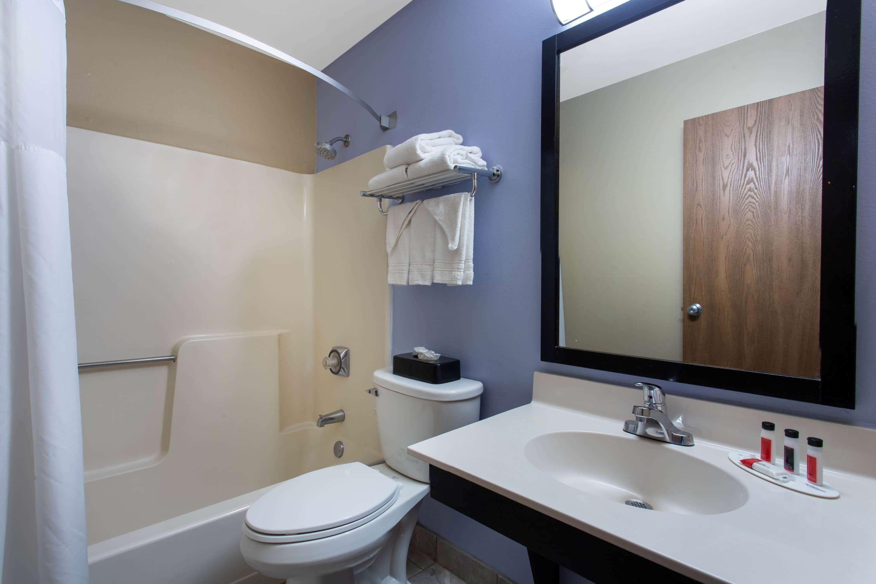 ซูเปอร์ 8 บาย วินด์แฮม ครอมเวลล์/มิดเดิลทาวน์ Hotel ภายนอก รูปภาพ