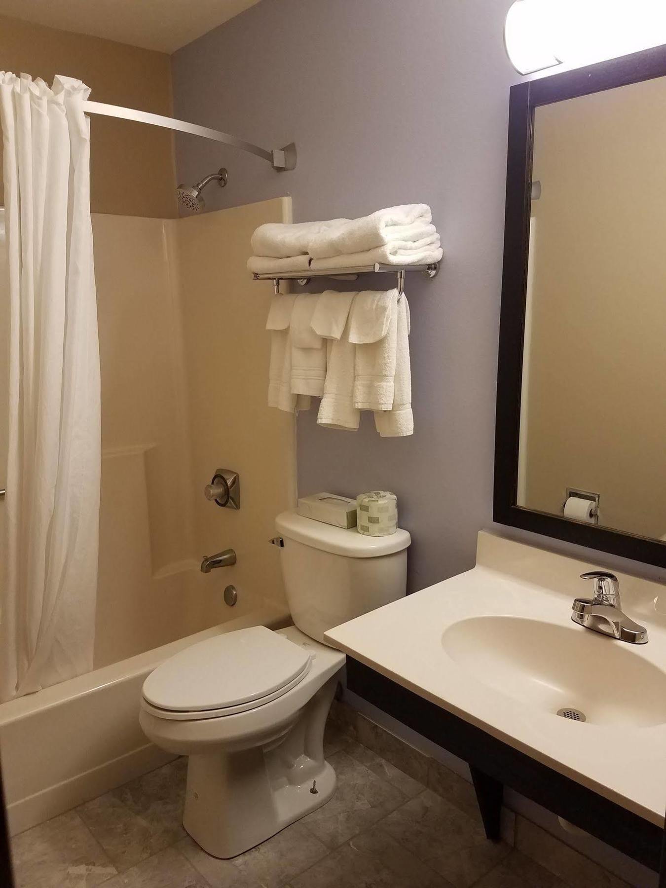 ซูเปอร์ 8 บาย วินด์แฮม ครอมเวลล์/มิดเดิลทาวน์ Hotel ภายนอก รูปภาพ
